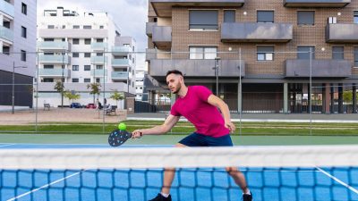 Hilf mir, die Regeln des Pickleball und andere hilfreiche Tipps zu verstehen