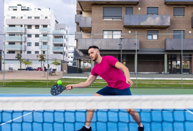 Hilf mir, die Regeln des Pickleball und andere hilfreiche Tipps zu verstehen