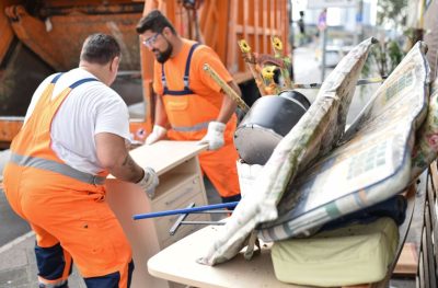 Wie priorisieren Sie beim Organisieren, welche Gegenstände Sie behalten, spenden oder wegwerfen?