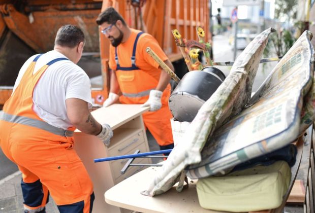 Wie priorisieren Sie beim Organisieren, welche Gegenstände Sie behalten, spenden oder wegwerfen?